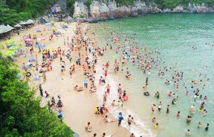 Bãi tắm cát cò ở Cát Bà