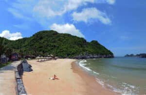trải nghiệm du lịch cát bà những ngày đông