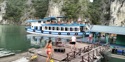 tàu tham quan vịnh lan hạ