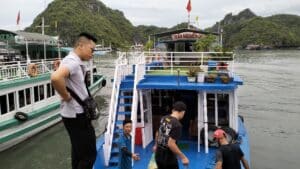 tàu tham quan vịnh lan hạ