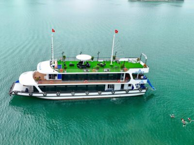 Du thuyền Lan Hạ Xanh 86 thăm vịnh Lan Hạ