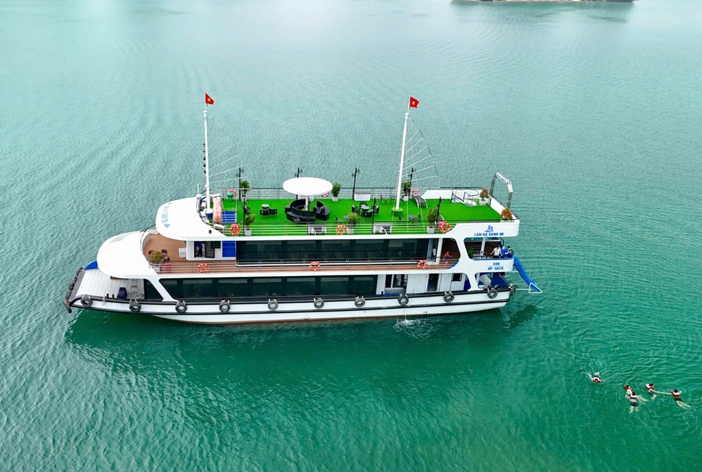 Du thuyền Lan Hạ Xanh 86 thăm vịnh Lan Hạ